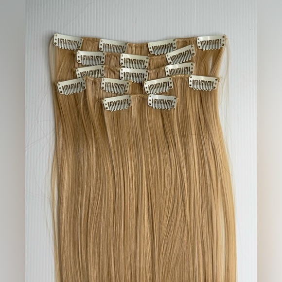 Medium Blonde Straight Hair Extensions - Clip ins 6 pieces - Picture 4 of 6